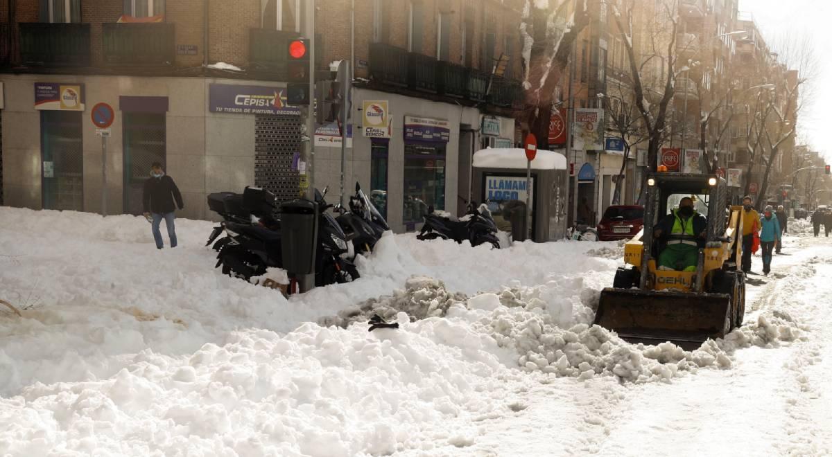 Atak śnieżycy w Hiszpanii. Rząd uruchomił wysyłkę konwojów z żywnością i lekami