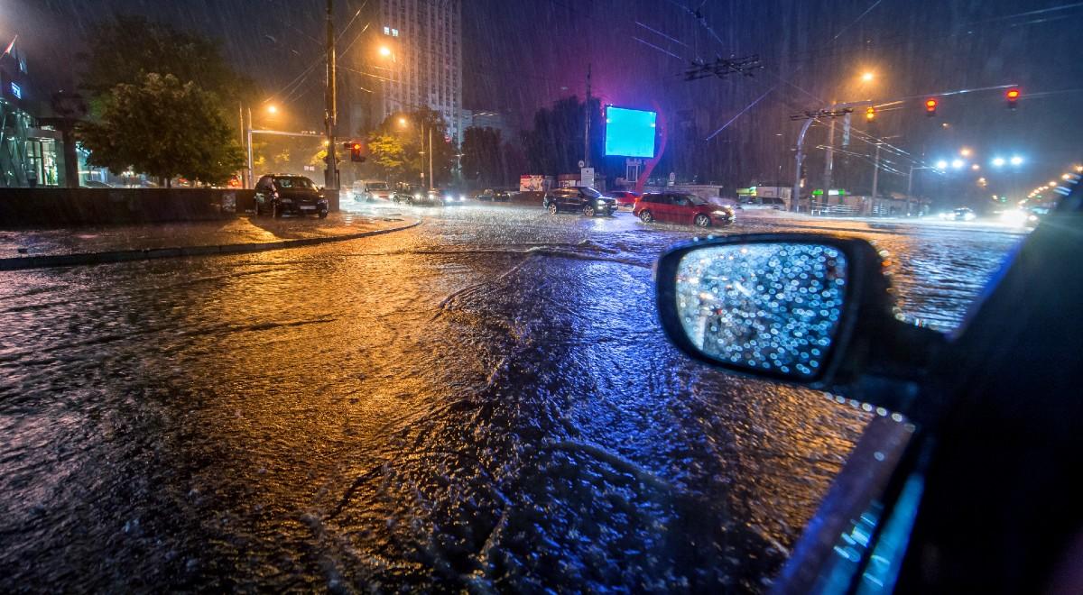 Potężny sztorm w Portugalii. Podtopienia, zalane drogi, zagrożenie na Maderze