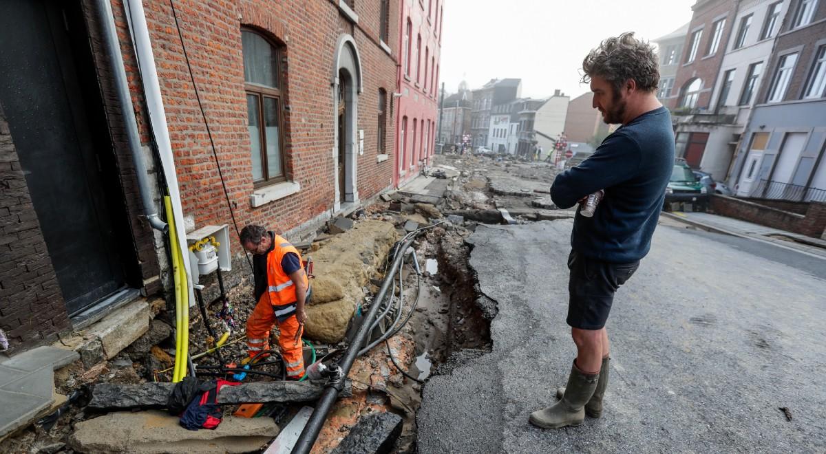 Powodzie ponownie nawiedzają Belgię. Rwąca rzeka zalała miasto  w południowej części kraju