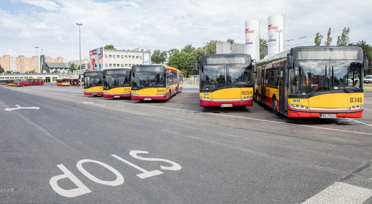 Warszawa: zderzenie autobusu komunikacji miejskiej z samochodem. Dwie osoby ranne
