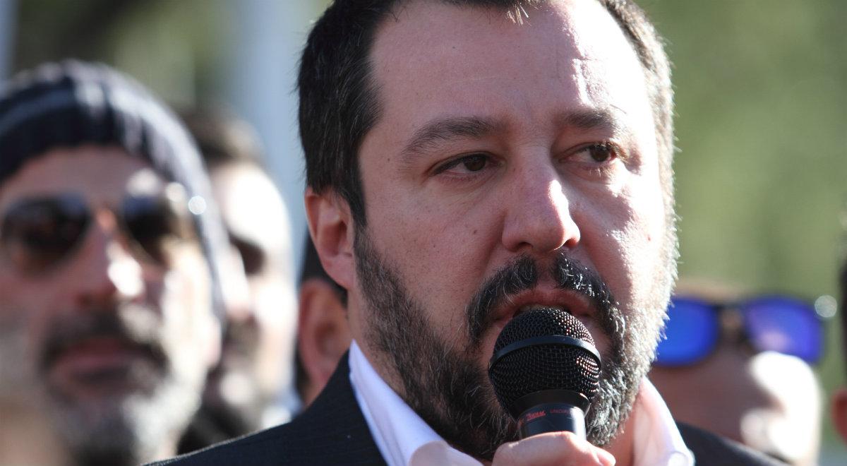"Grozi mi 15 lat". Salvini objęty śledztwem ws. łodzi z migrantami