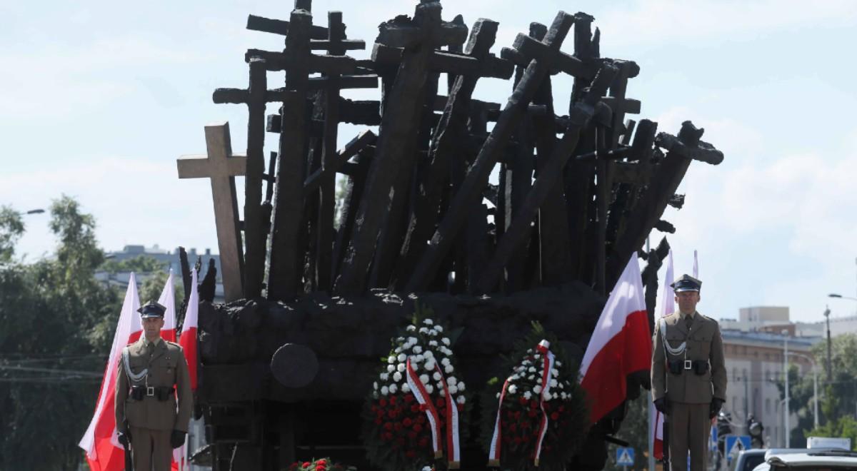 Hołd dla ofiar sowieckiego terroru. W Warszawie uroczystości przy Pomniku Poległym i Pomordowanym na Wschodzie