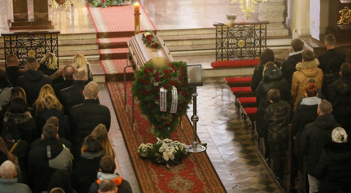 Śmierć 21-latka w Koninie. 300 osób uczestniczyło w pogrzebie