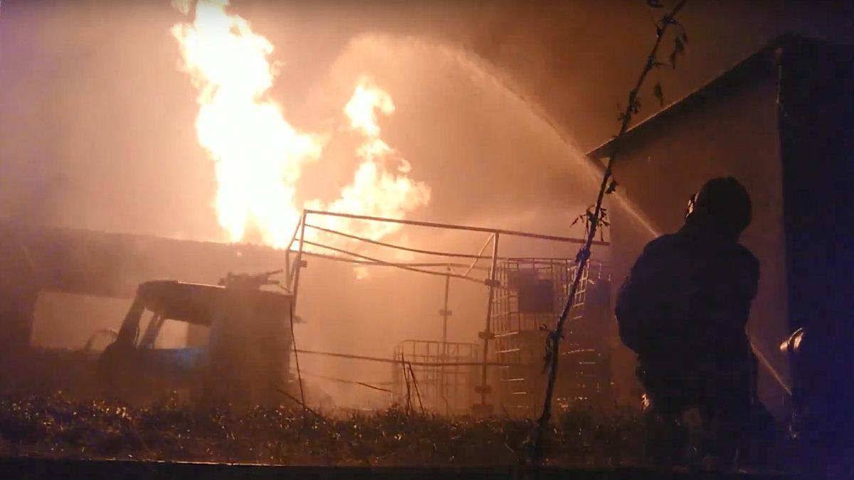 Żywiec: wielki pożar magazynu z chemikaliami. 30 zastępów straży walczyło z ogniem