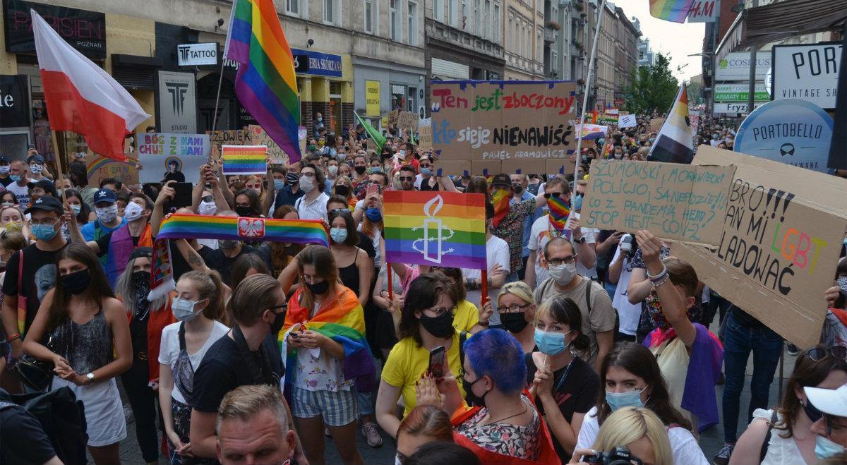 "J***ć PiS i psy" na proteście LGBT. Dziennikarz "GW": to nie seans nienawiści, a zbiorowa terapia