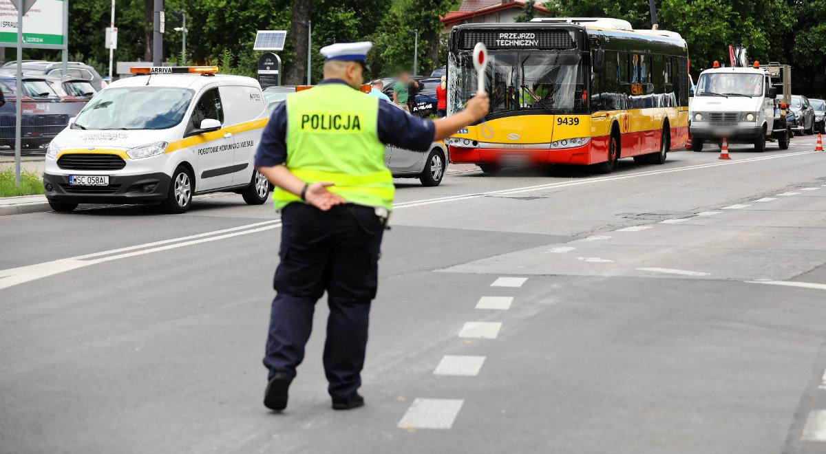 Warszawa: kierowca autobusu, który staranował auta, był pod wpływem metaamfetaminy