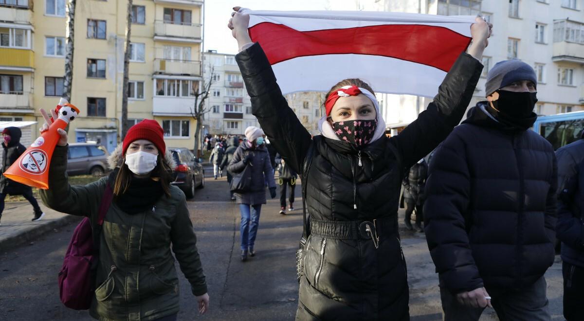  Zdecentralizowane protesty na Białorusi. Przeciwnicy Łukaszenki demonstrowali na osiedlach i w parkach