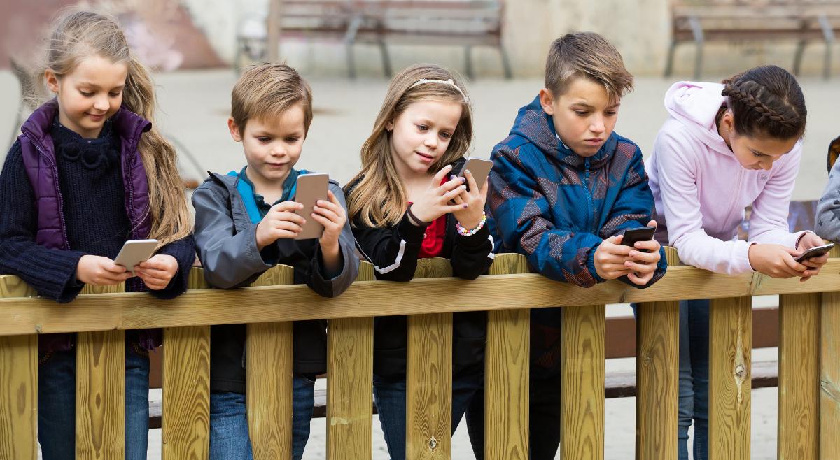 Zakaz używania telefonów komórkowych w szkołach?