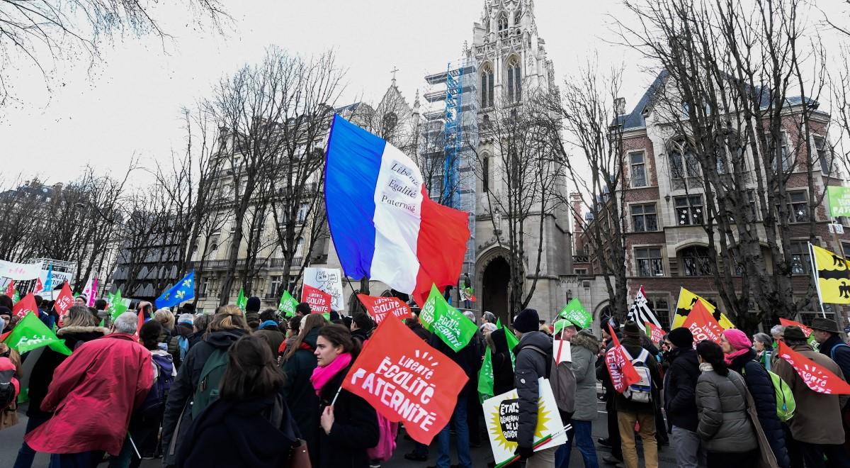 "Nasze dzieci nie są świnkami morskimi". Demonstracje w obronie wartości rodzinnych we Francji