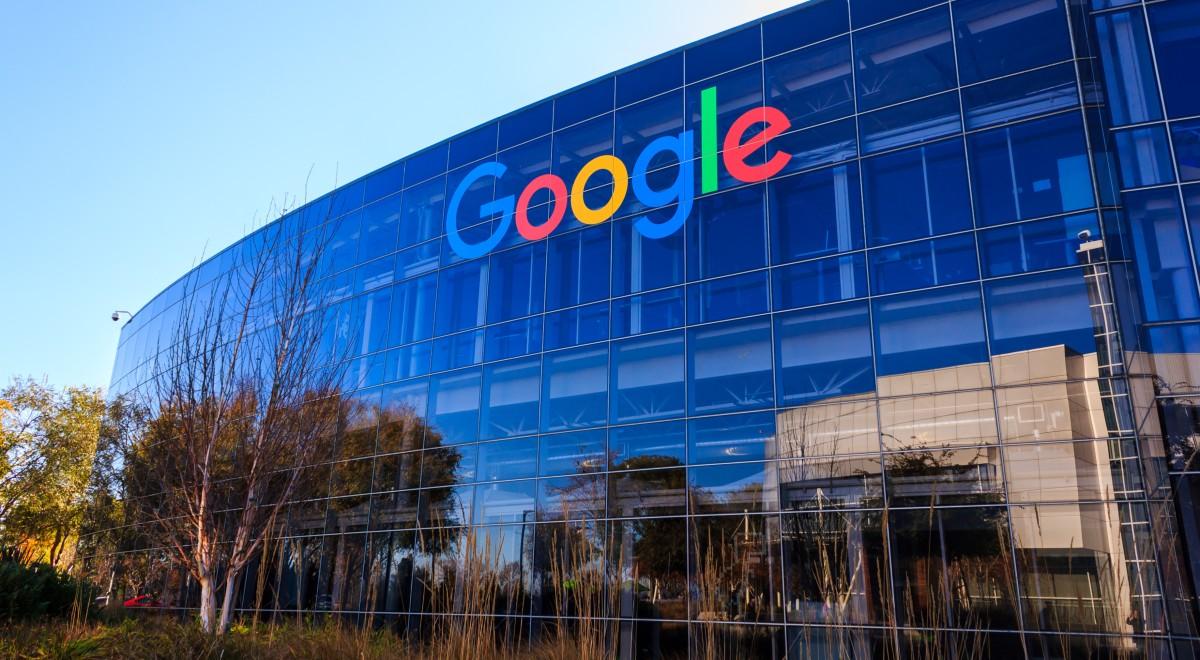 Brytyjczycy skarżą firmę Google za zbyt wysoką prowizję. Zbiorowy pozew od ponad 19 mln osób