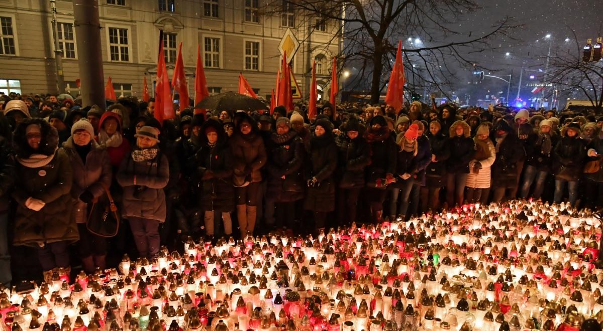 Śmierć Pawła Adamowicza. Gdańsk pogrążony w żałobie