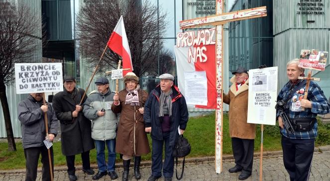 "Krzyż w Sejmie nie narusza wolności sumienia" - jest wyrok sądu