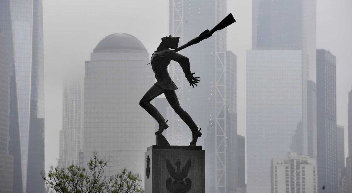 Polonia przed Pomnikiem Katyńskim w Jersey City uczciła pamięć ofiar sowieckiej zbrodni